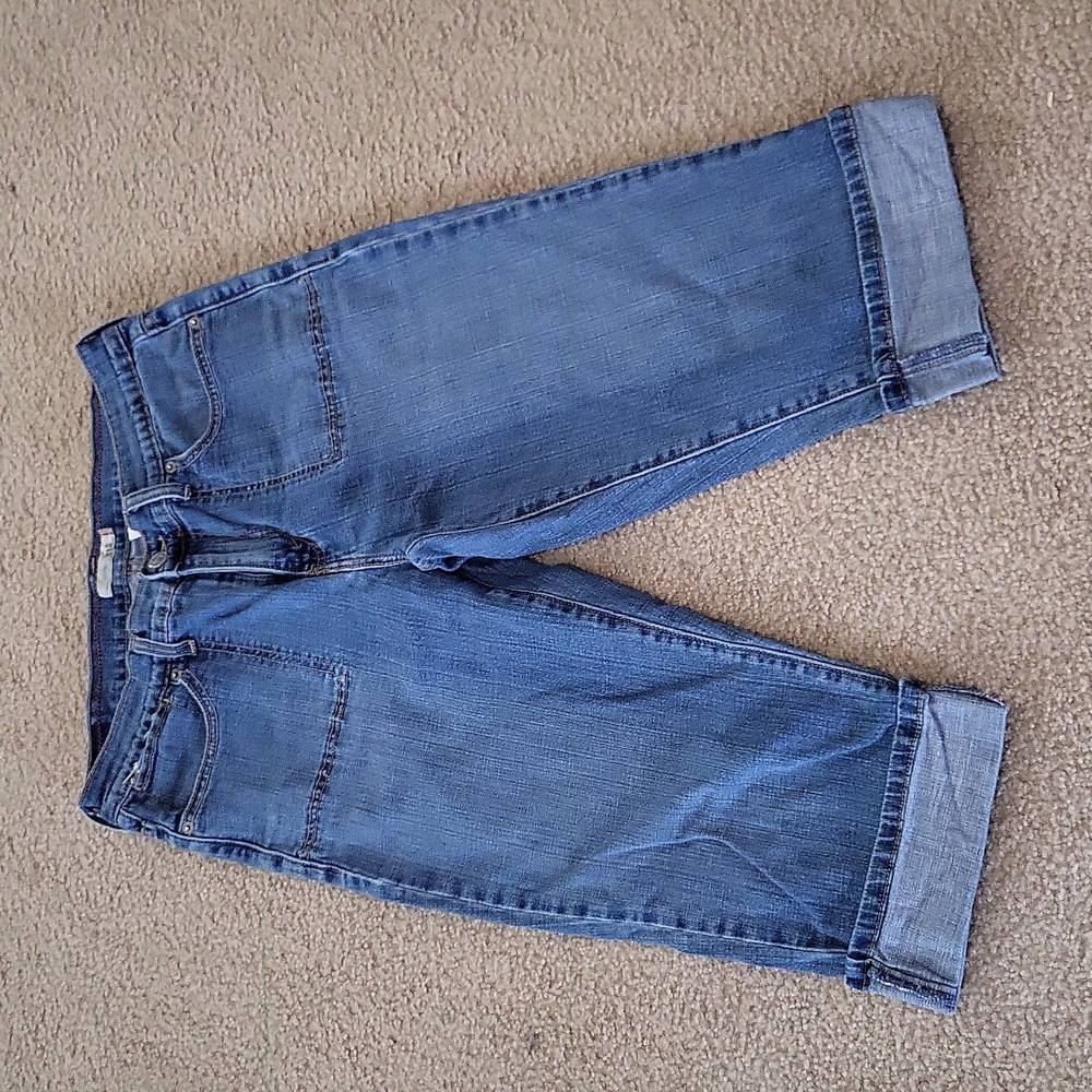 Levi Capris